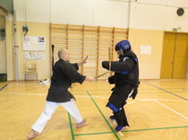 täyskontkakti puku harjoittelua kovalla nunchakulla Tammelassa 2016