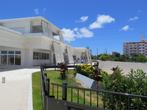 Maaliskuussa 2017 avattu Okinawan Karate Kaikan, joka toimii maailman karate keskuksena.